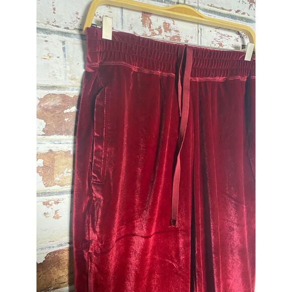 NWT Fabletics Luxe Velour Jogger in Cherry Burst Red - Picture 6 of 11
